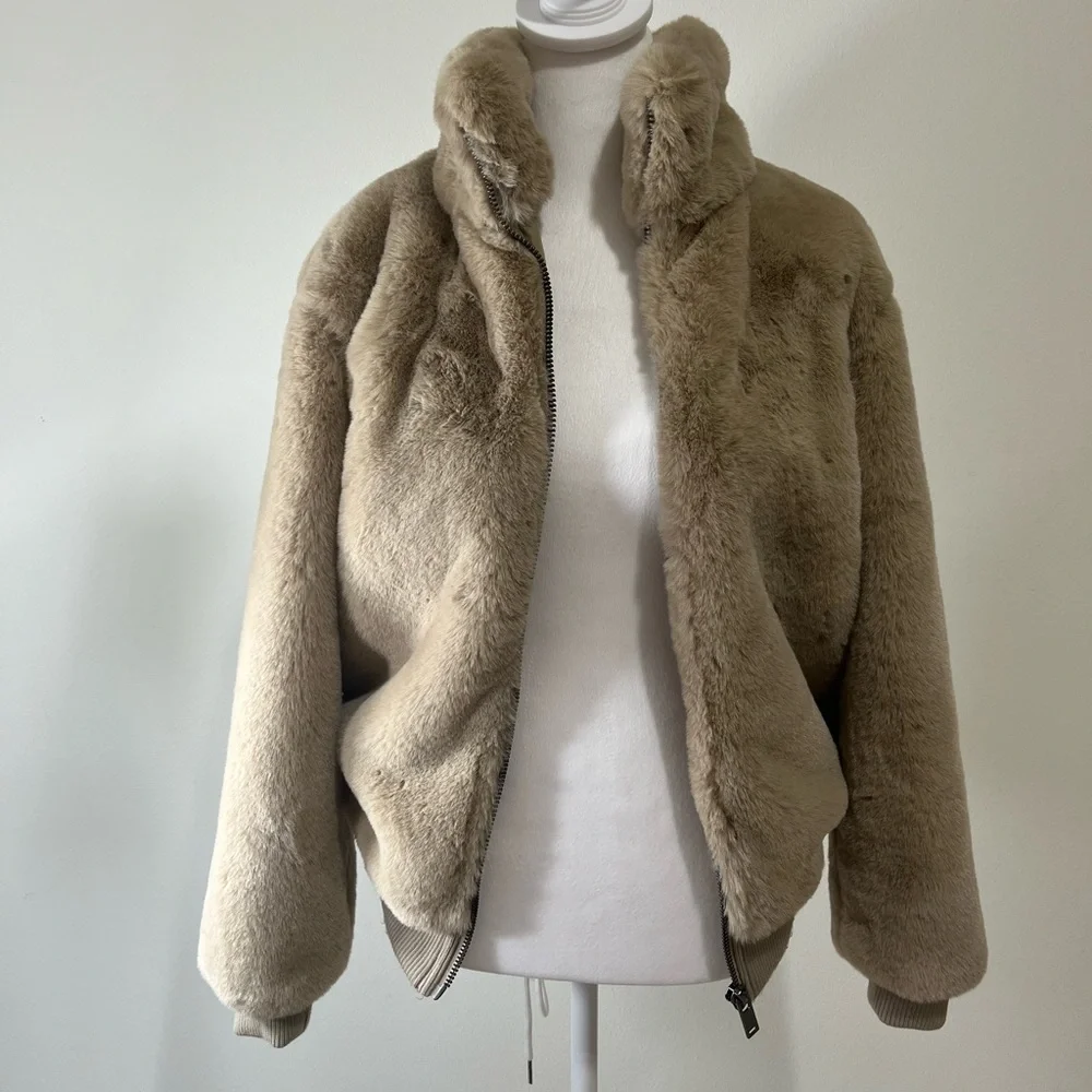 NWT XS Camel 🐪 Faux Fur Bomber Jacket - Picture 4 of 8